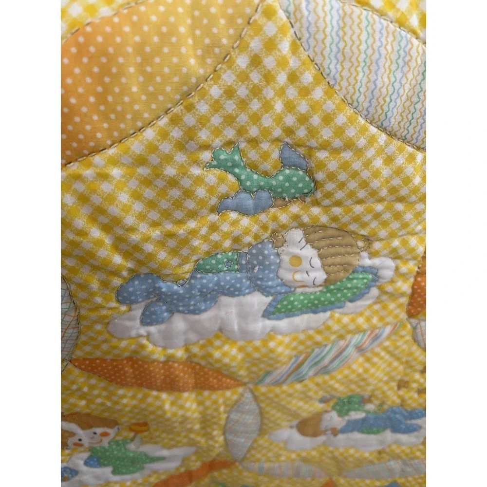 VTG YELLOW & WHITE‎ QUILTED BABY CRIB BLANKET W/BUNNIES  40